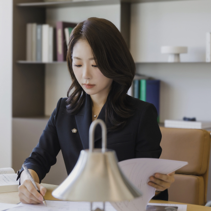 ‘사내불륜 배우자’ 감정적 폭로보다 법적 대응이 먼저